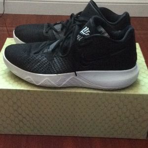 Nike Kyrie Flytrap 1